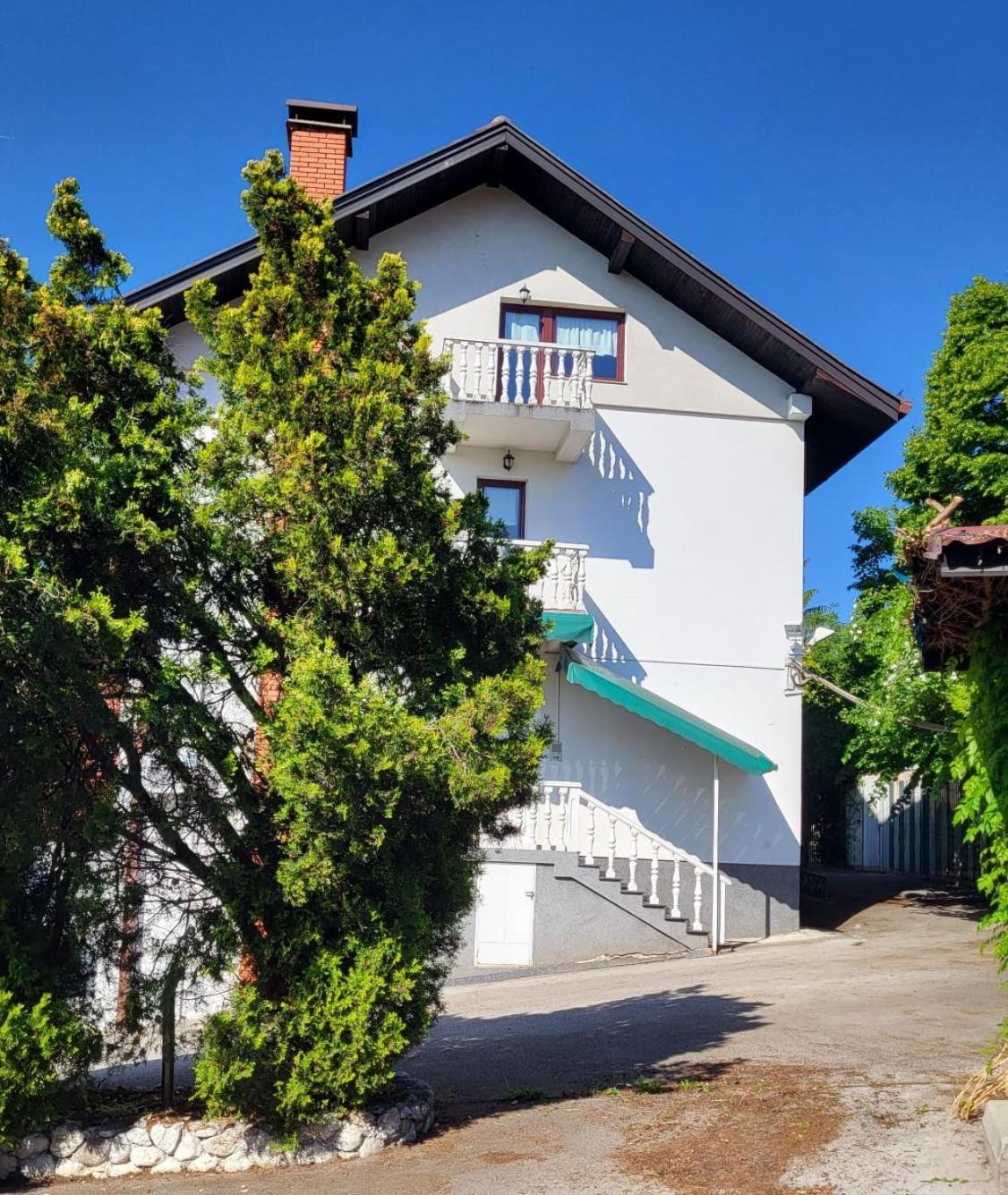 Apartment Na Dlanu *
